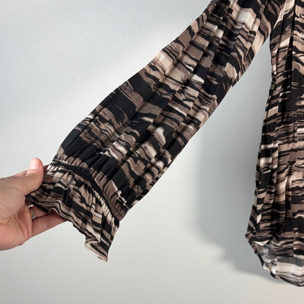 b new york Black and Tan Patterned Button Down Shirt with Pockets - Picture 5 of 10